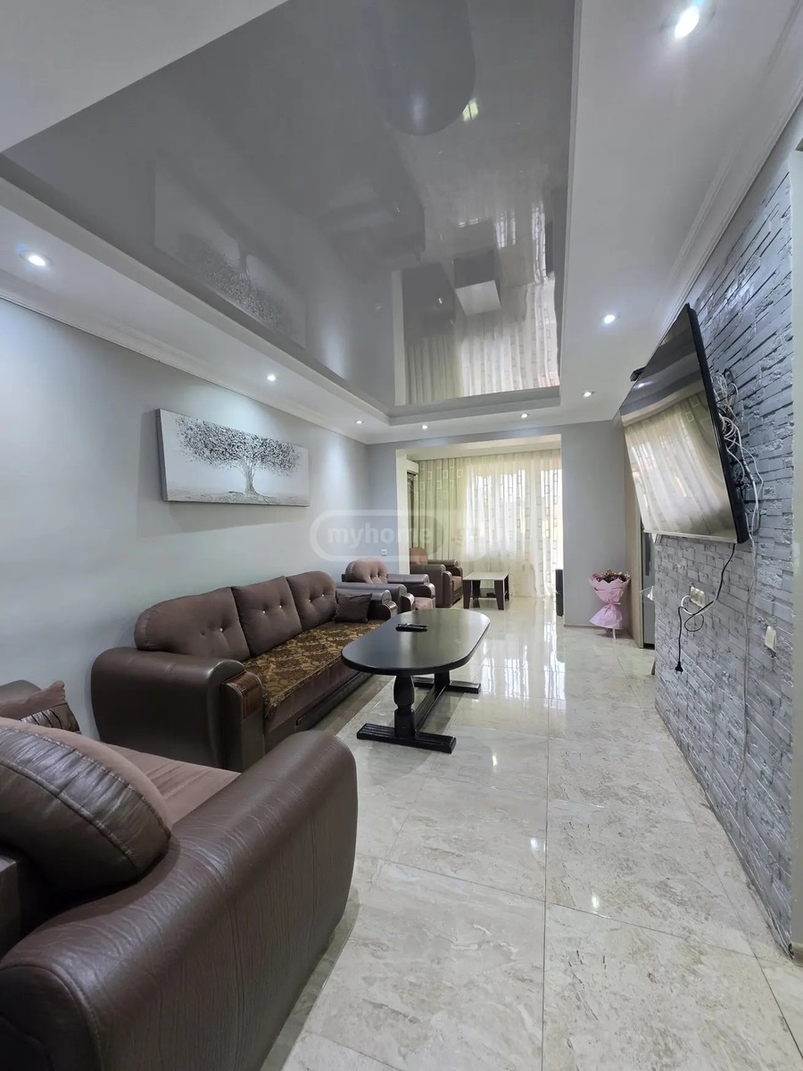 კომახიძე მ. ქ. 108 - 3 rooms