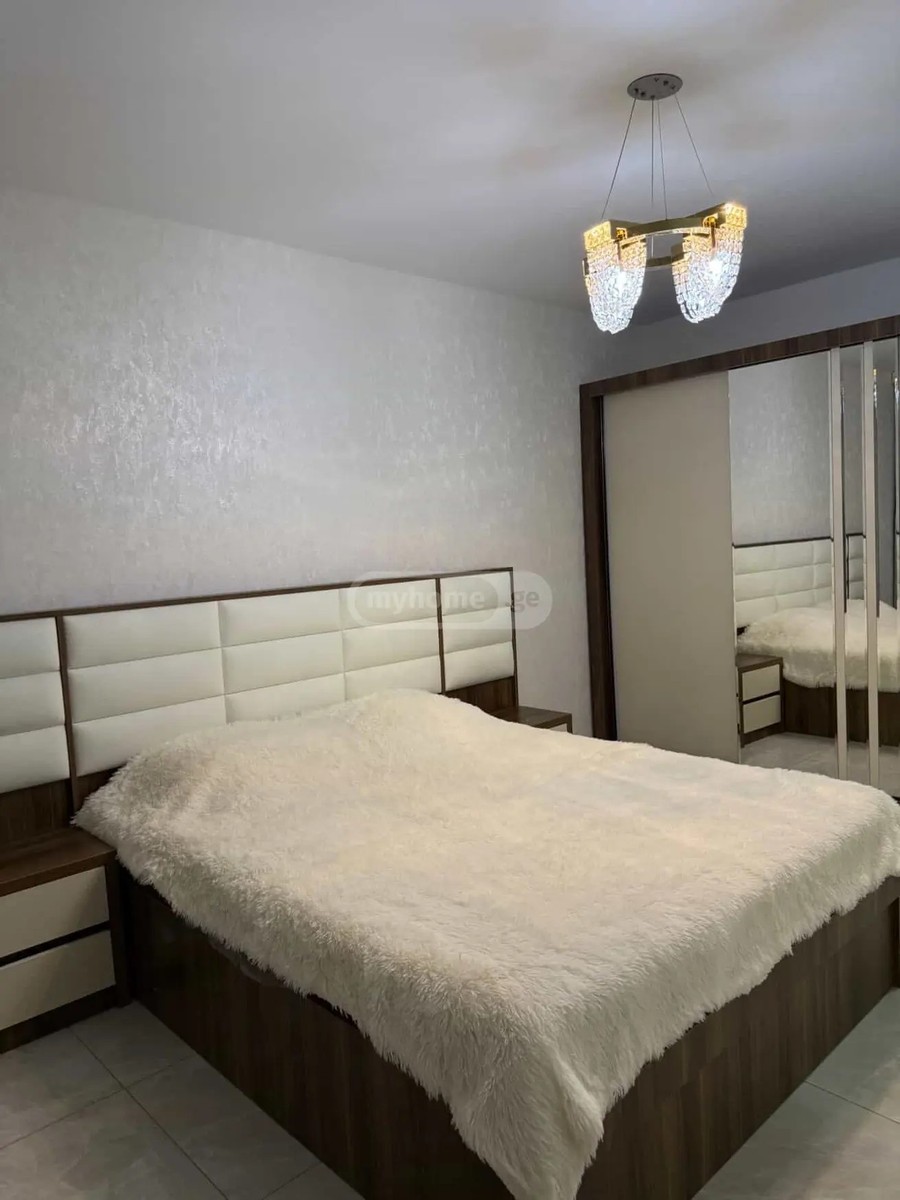 აბუსერიძე ტ. ქ. 13 - 3 rooms