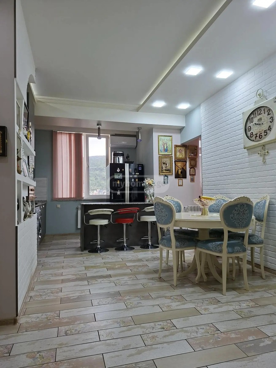 ფანასკერტელ-ციციშვილის ქ. 18ბ - 4 rooms