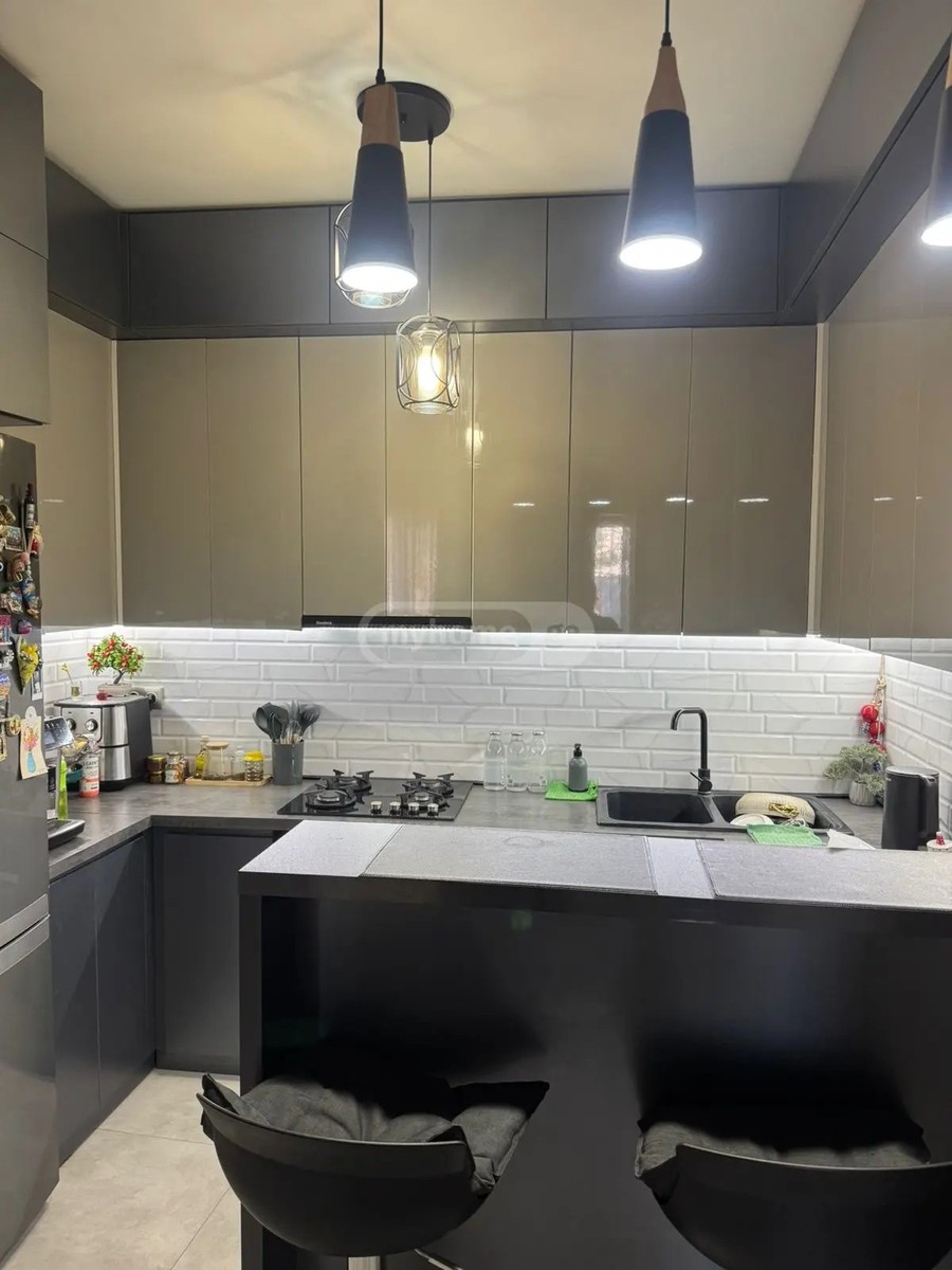 ნათაძის ქ. 7 - 5 rooms