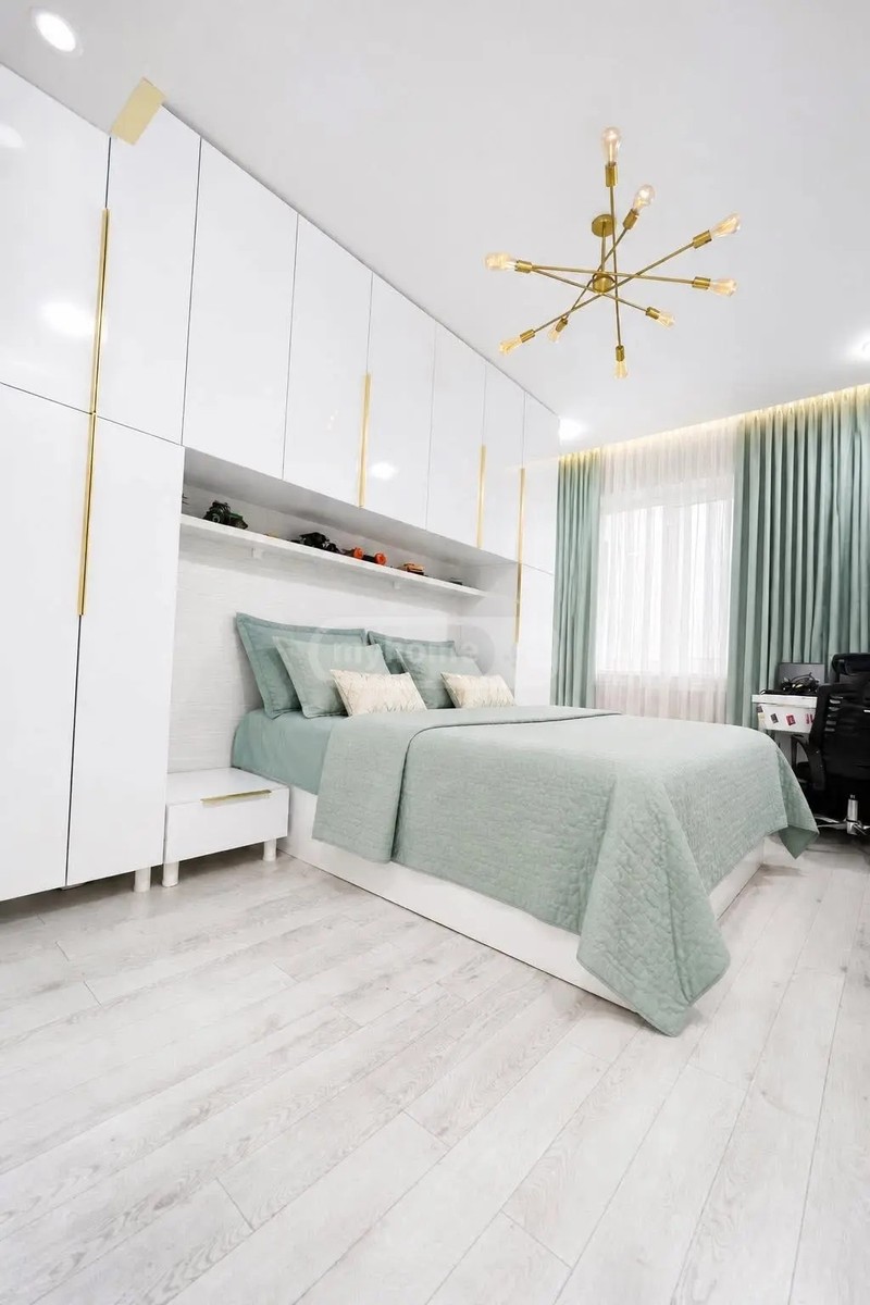 გიორგი ბრწყინვალეს ქ.  - 4 rooms