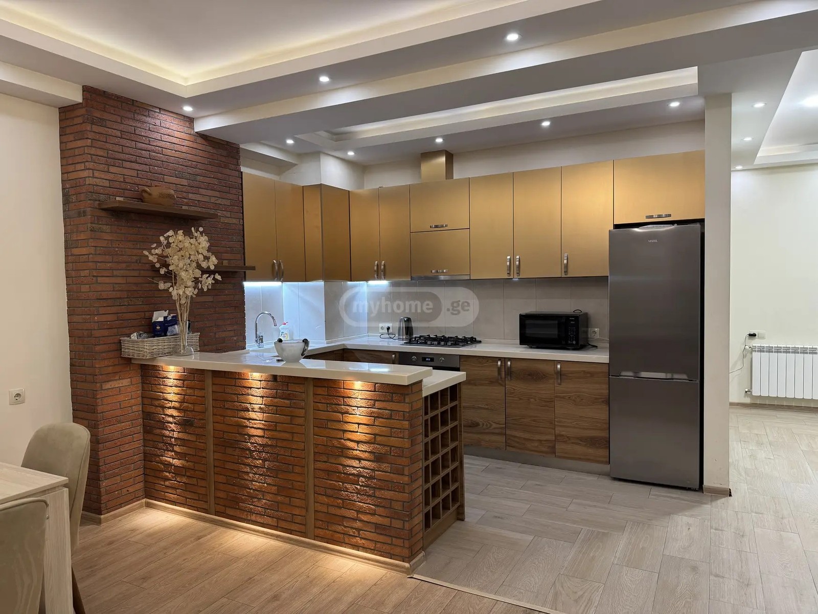 წერეთლის გამზ. 27 - 4 rooms