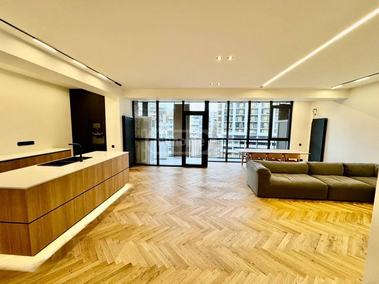 უნივერსიტეტის ქ.  - 3 rooms
