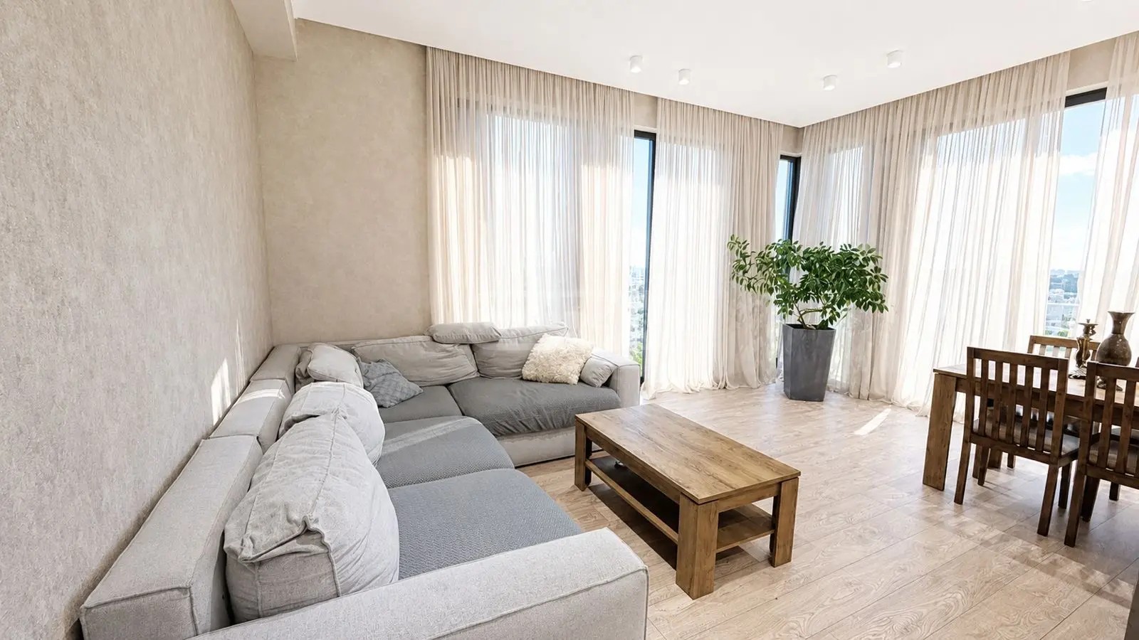 უნივერსიტეტის ქ. 24 - 3 rooms