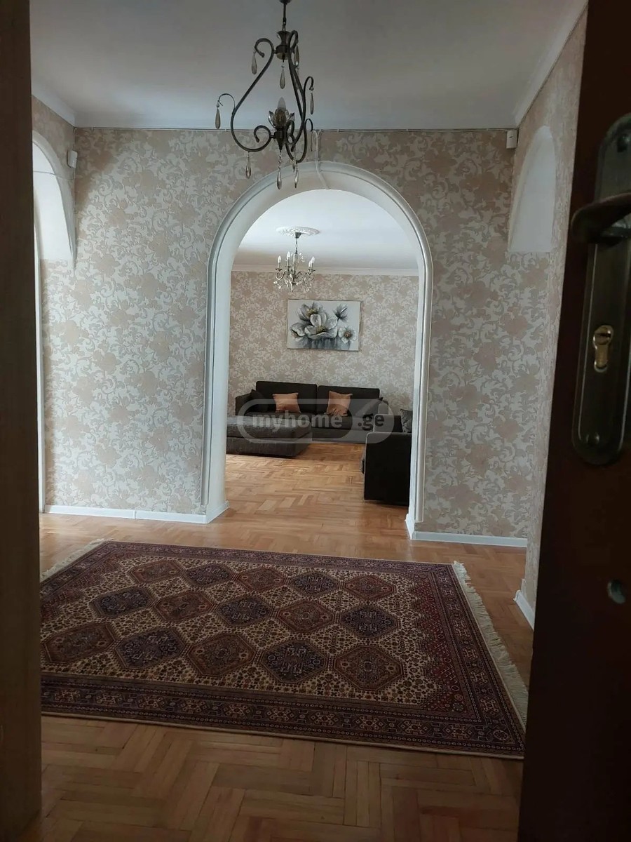 დუმბაძის გამზ. 1 - 4 rooms