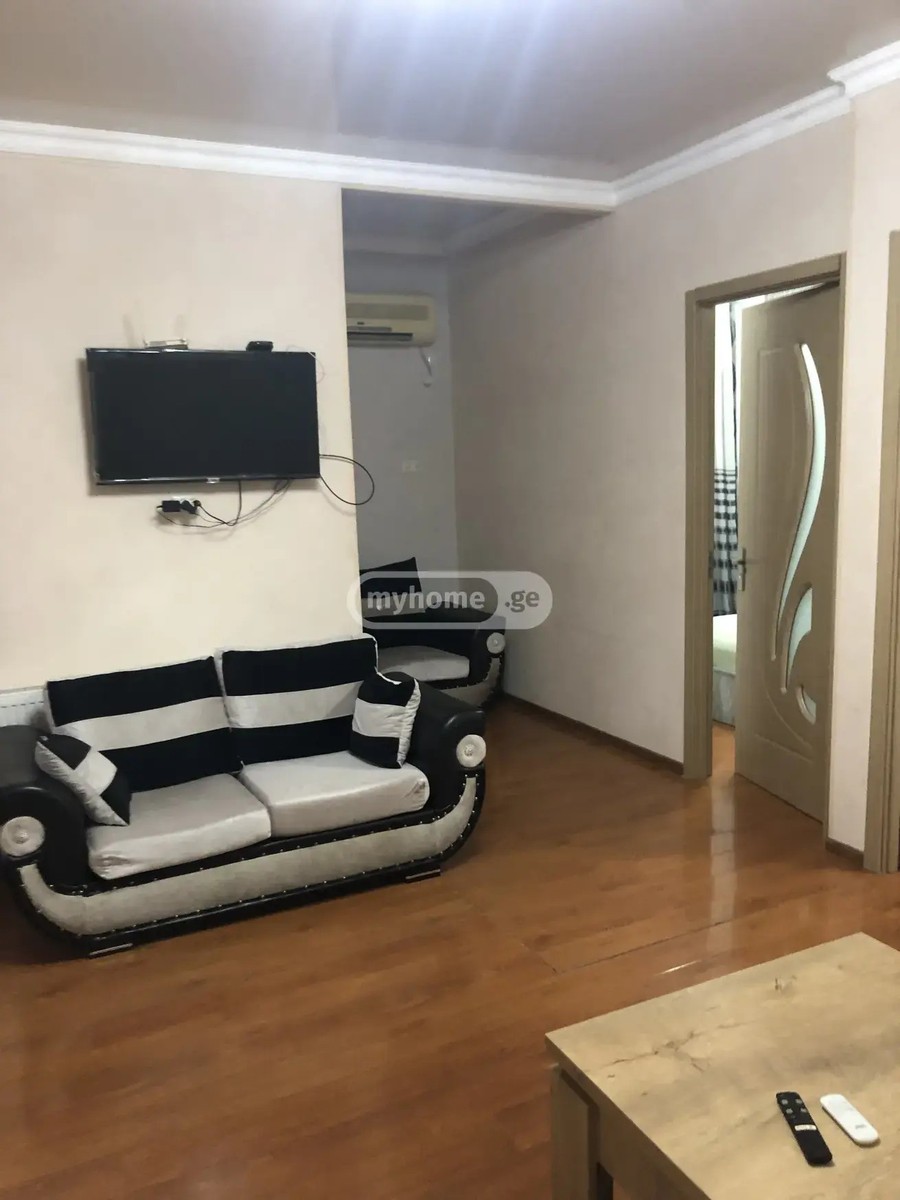 აღმაშენებლის გამზ.  - 3 rooms
