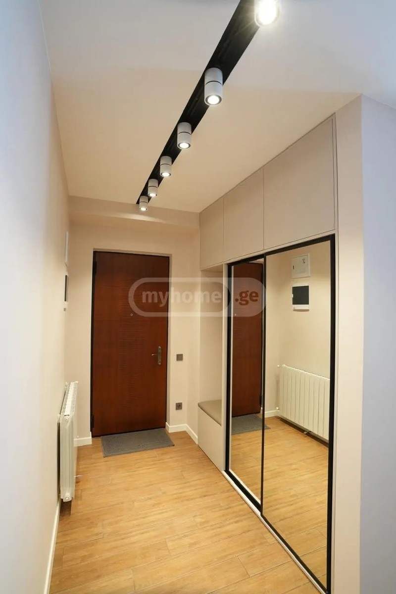 26 მაისის ქ.  - 4 rooms
