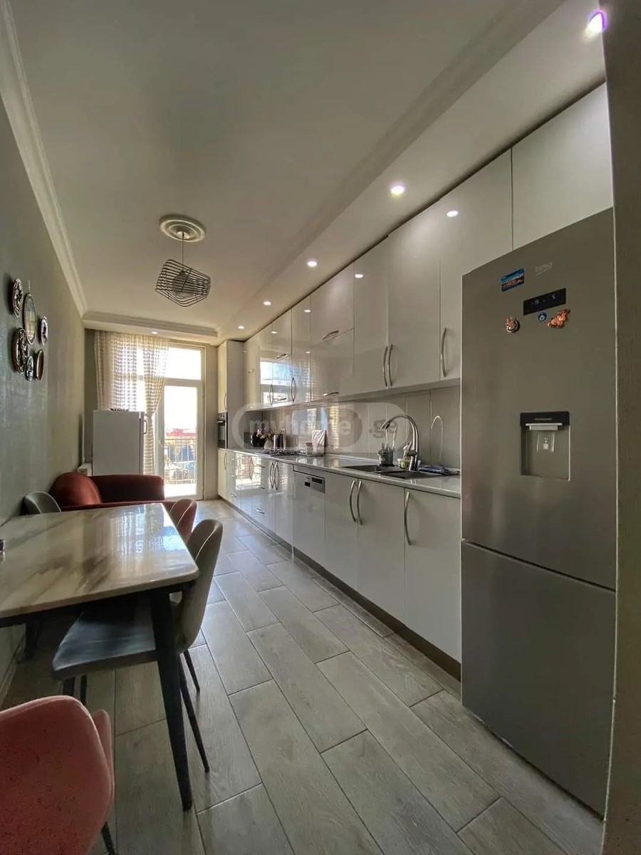 აბუსერიძე ტ. ქ. 53 - 5 rooms