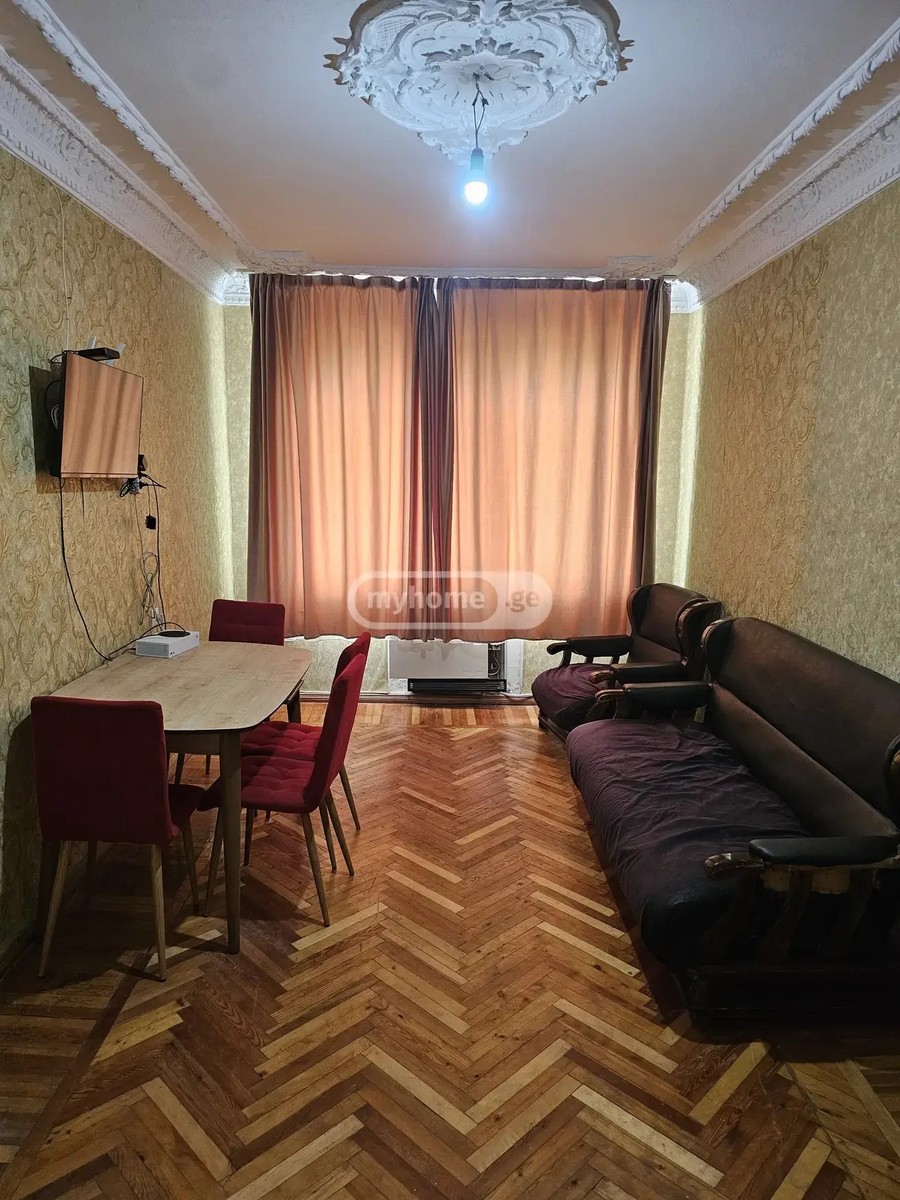 ლეონიძის ქ. 1 - 4 rooms