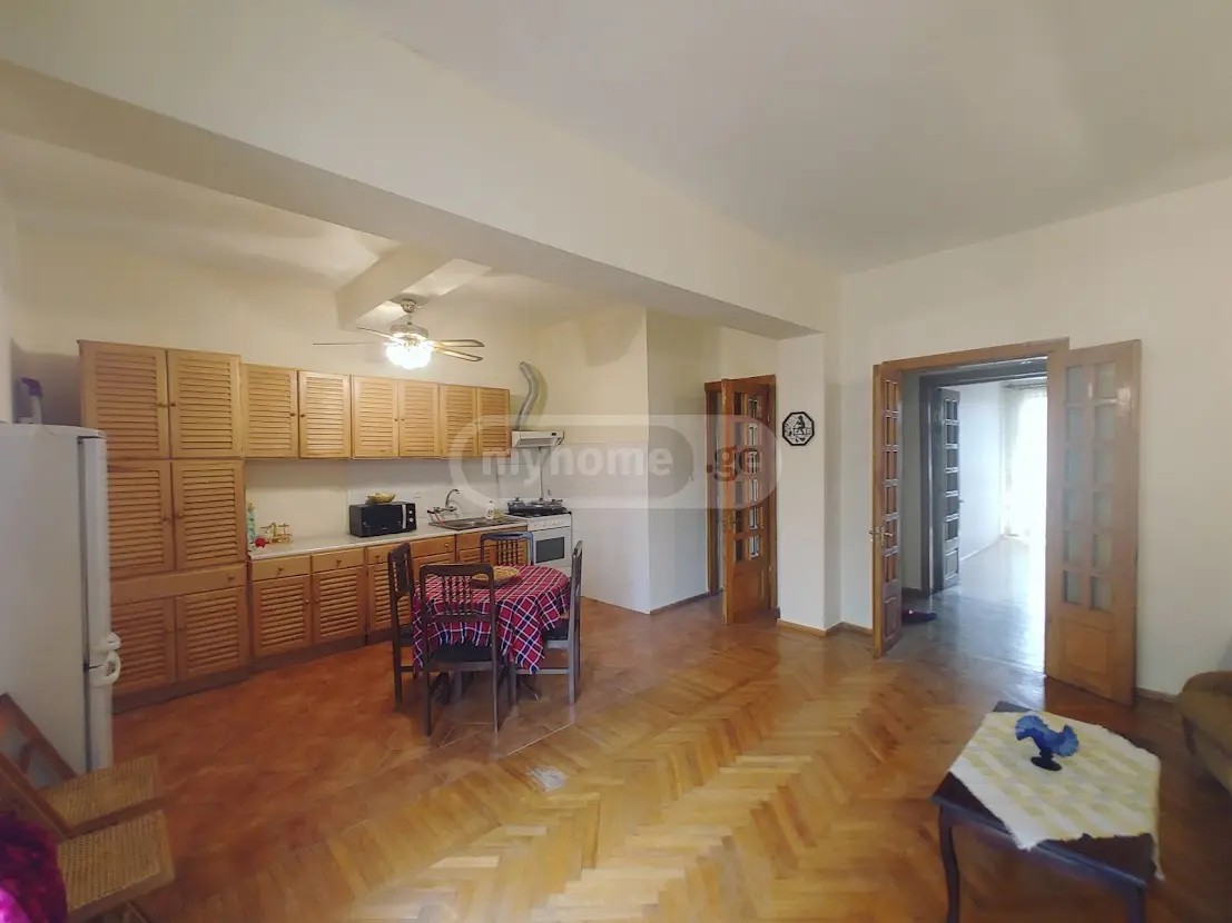 ბროსე მ. ქ.  - 3 rooms