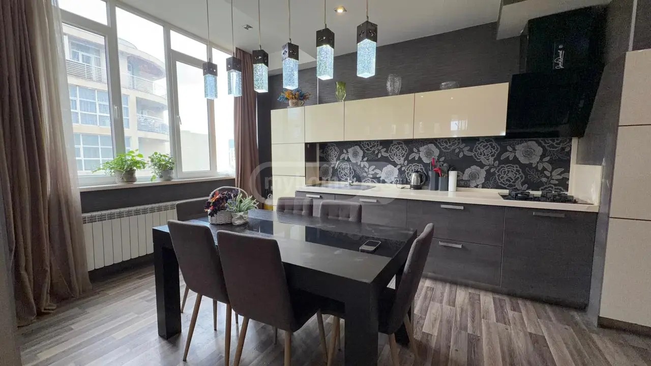 ვეფხისტყაოსნის ქ. 16 - 4 rooms