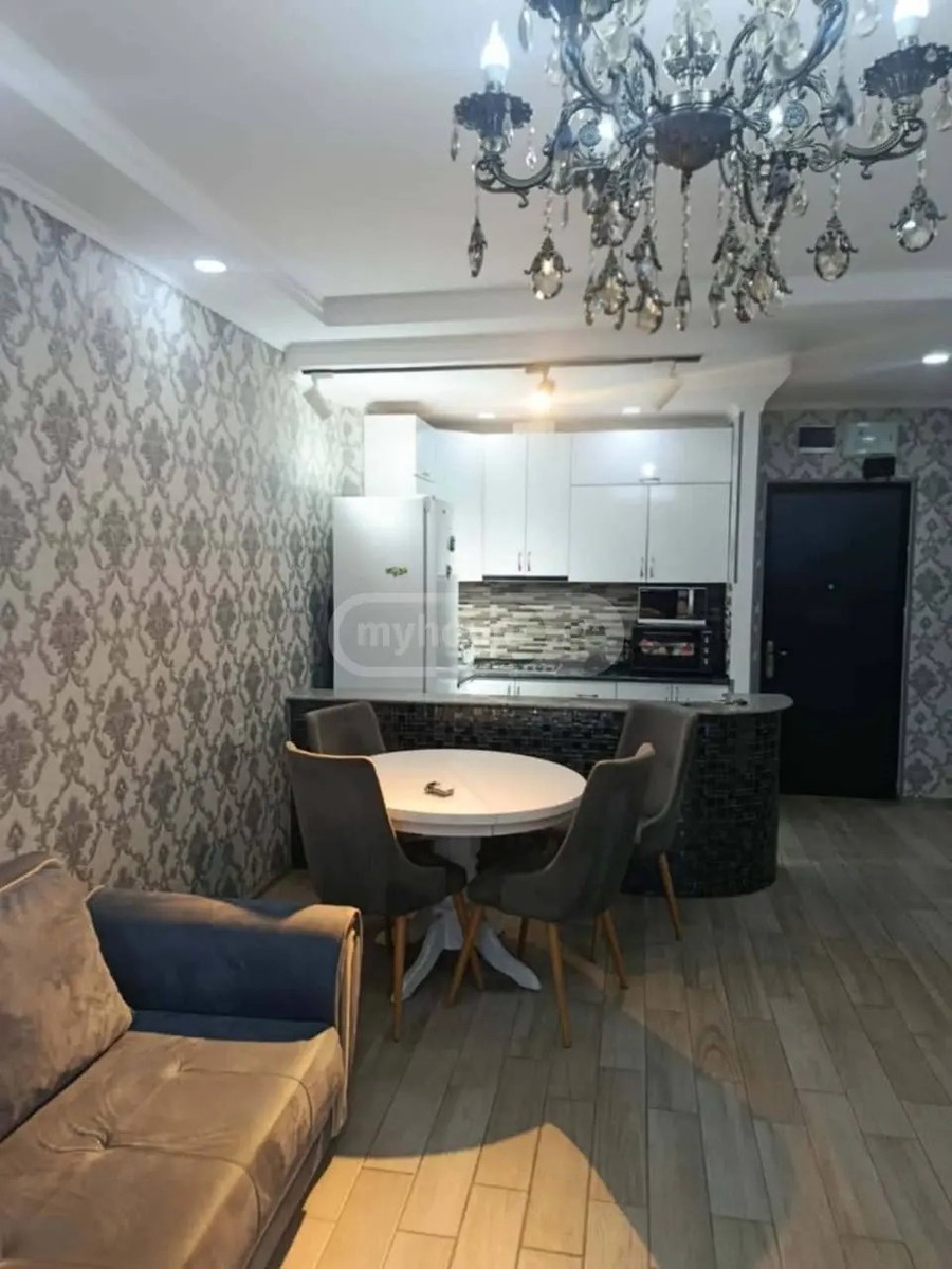 აბუსერიძე ტ. ქ. 49 - 4 rooms