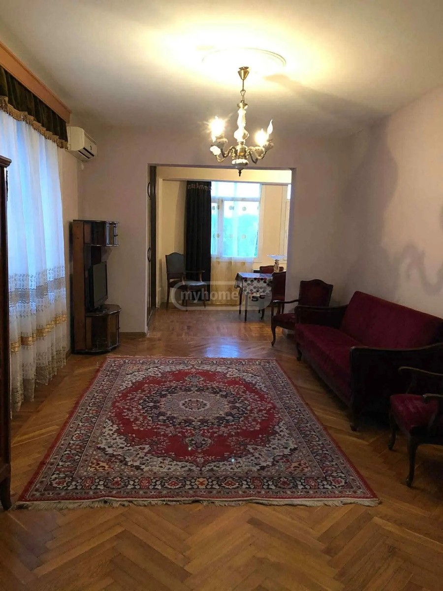 ჭავჭავაძის გამზ. 18 - 4 rooms