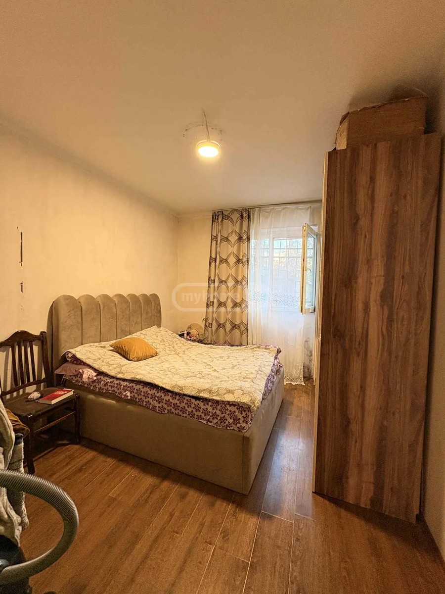 ნუცუბიძის პლ. - IV მ/რ  - 3 rooms