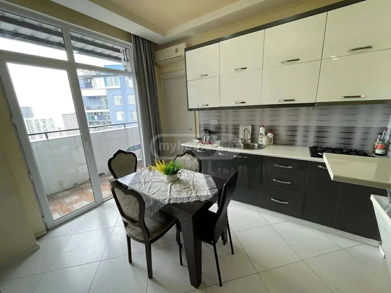 ფიროსმანის ქ. 18 - 3 rooms
