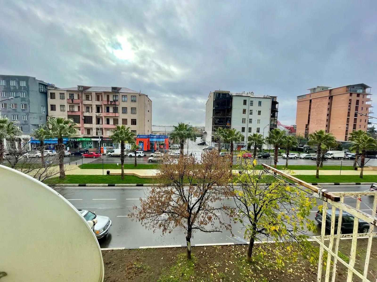 აღმაშენებლის გამზ. 136 - 3 rooms