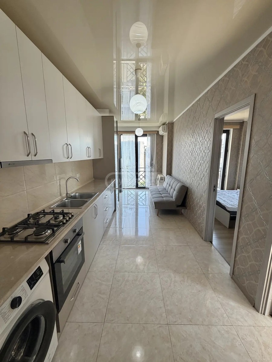 აღმაშენებლის გამზ.  - 3 rooms