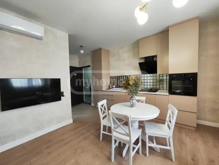 26 მაისის ქ.  - 3 rooms