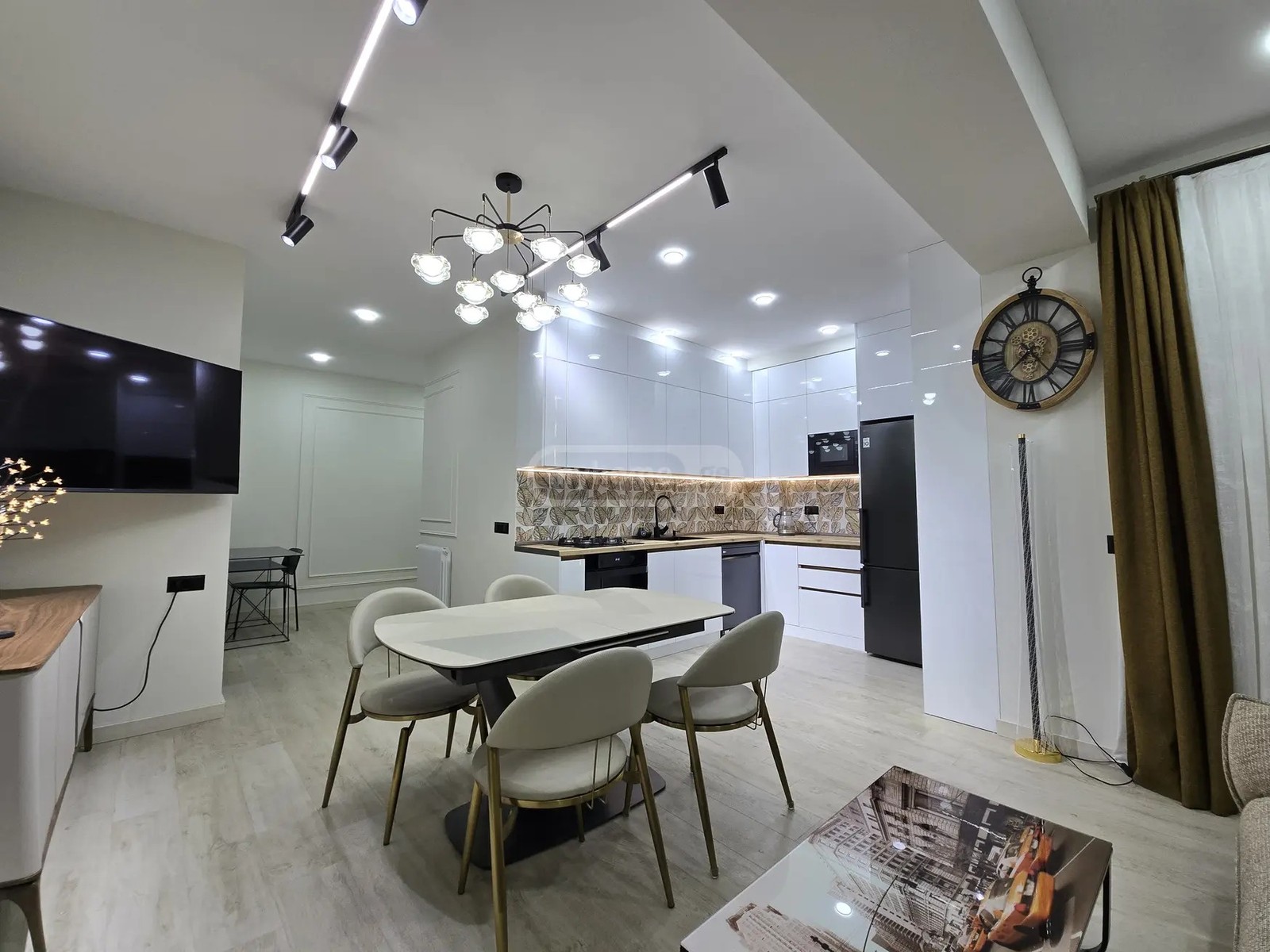 აბუსერიძე ტ. ქ. 21 - 3 rooms
