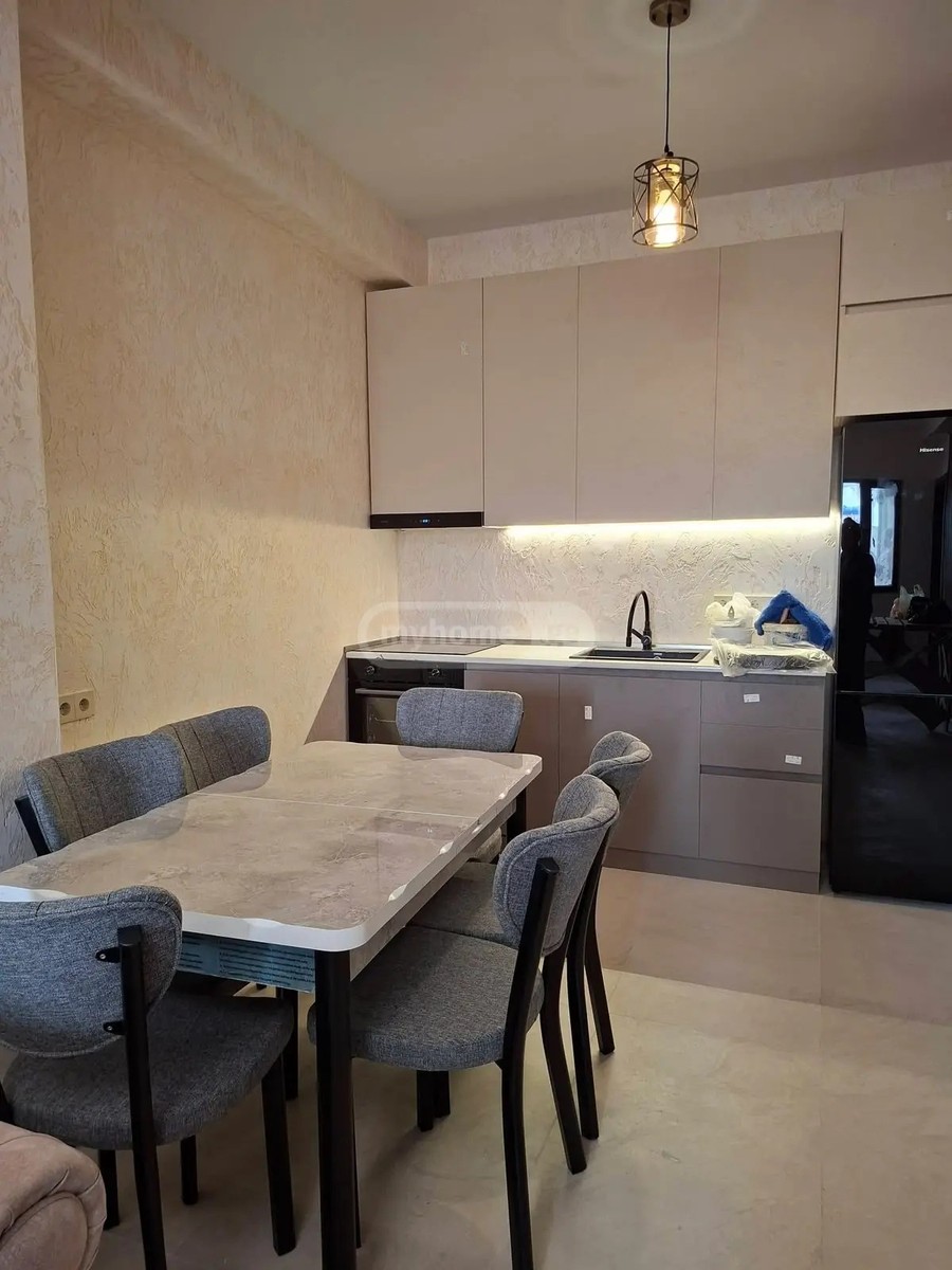აღმაშენებლის გამზ.  - 3 rooms