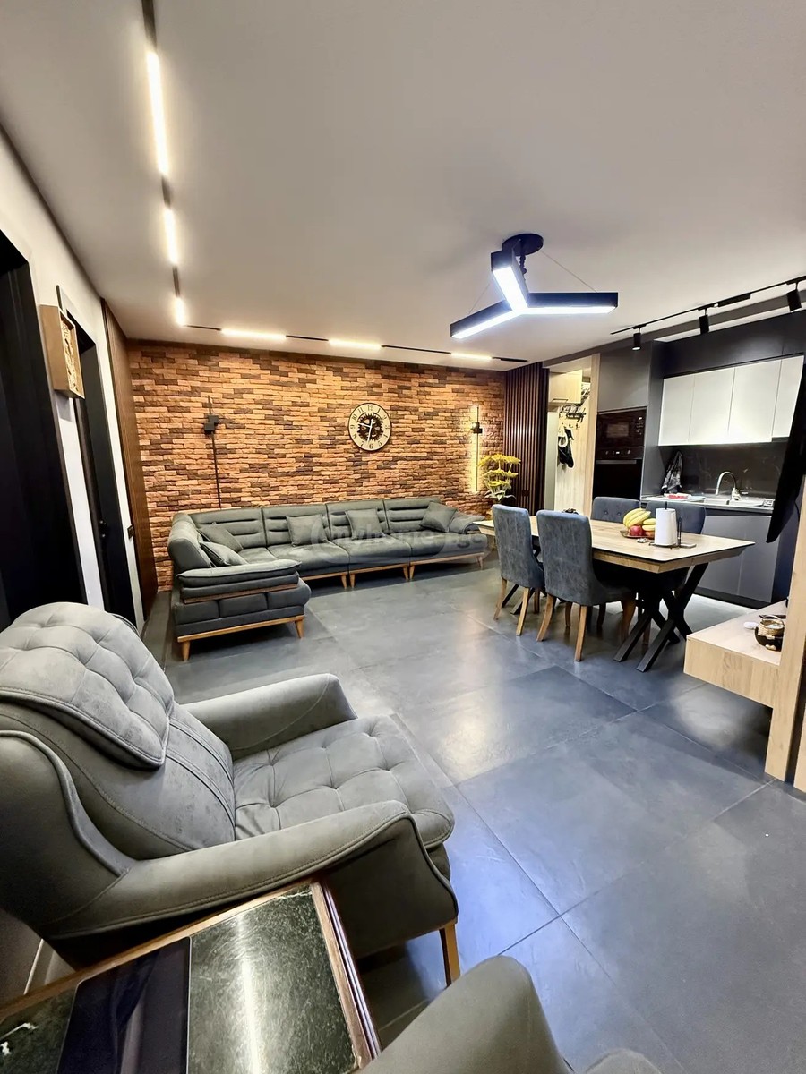 ჩაიკოვსკი პ. ქ. 75 - 4 rooms
