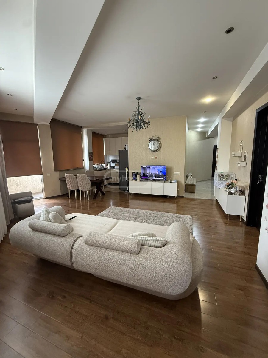 ბოჭორმის ქ. 8 - 3 rooms