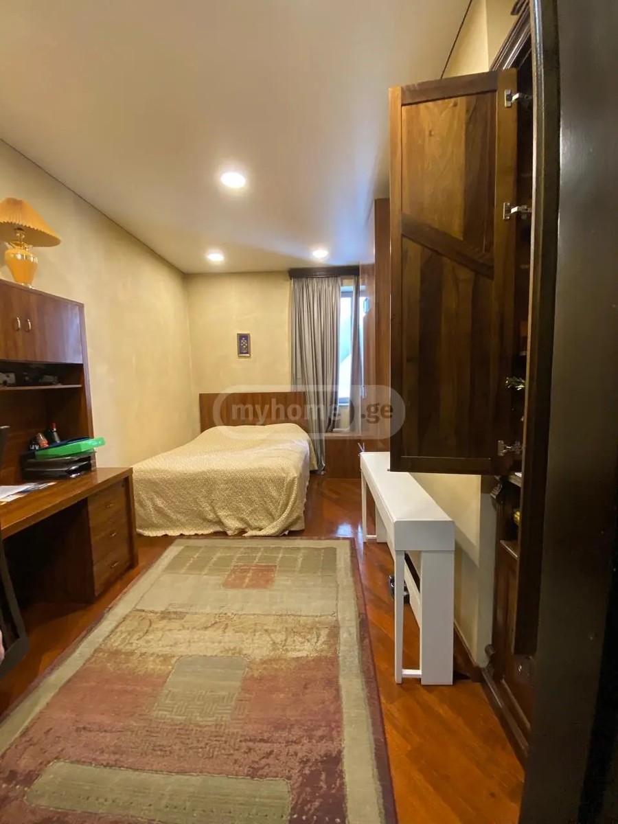 ყაზბეგის გამზ. 24 - 4 rooms