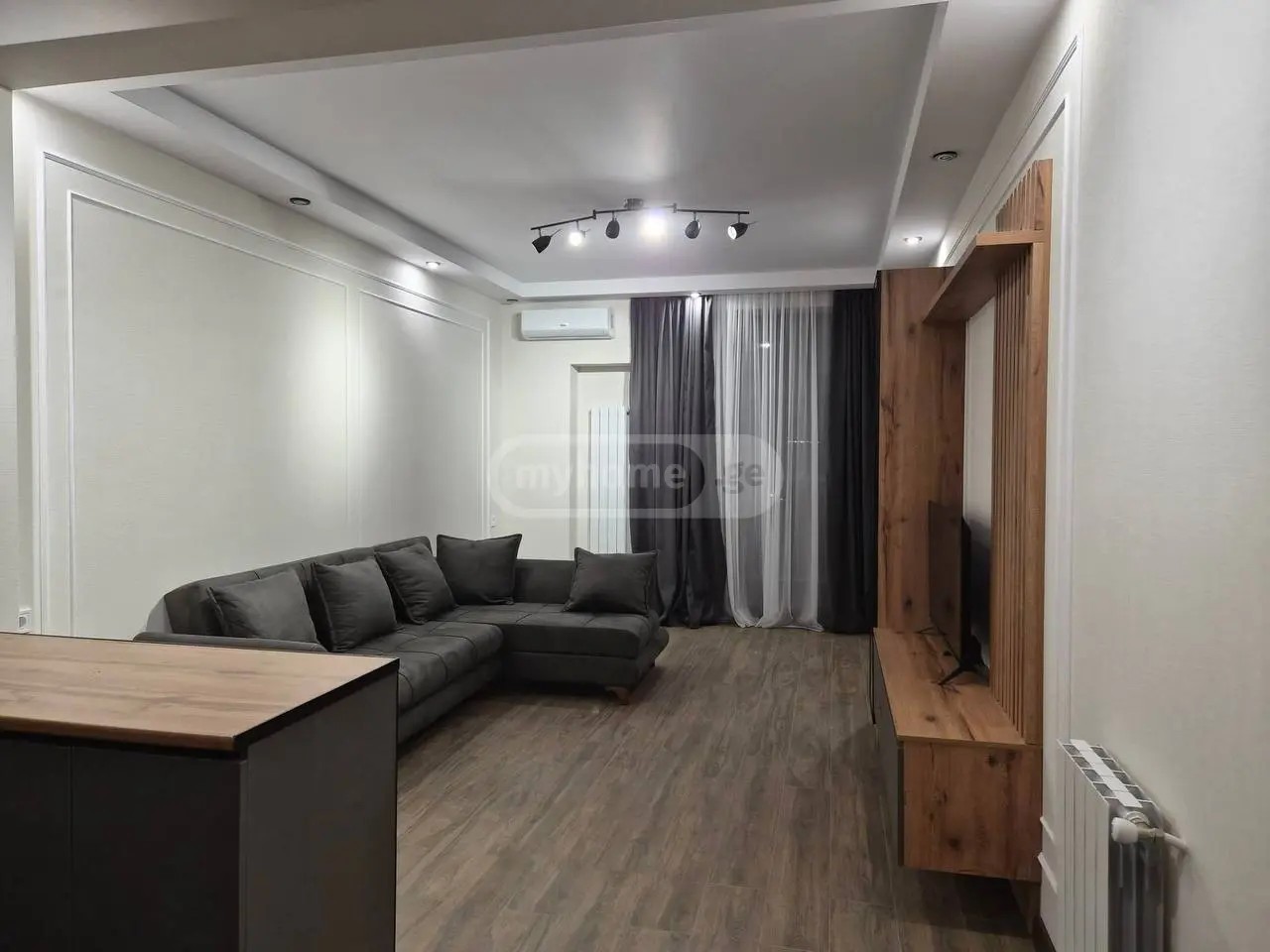 ბერი გაბრიელ სალოსის გამზ.  - 3 rooms