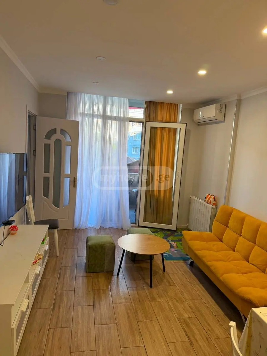 კომახიძე მ. ქ. 97 - 3 rooms