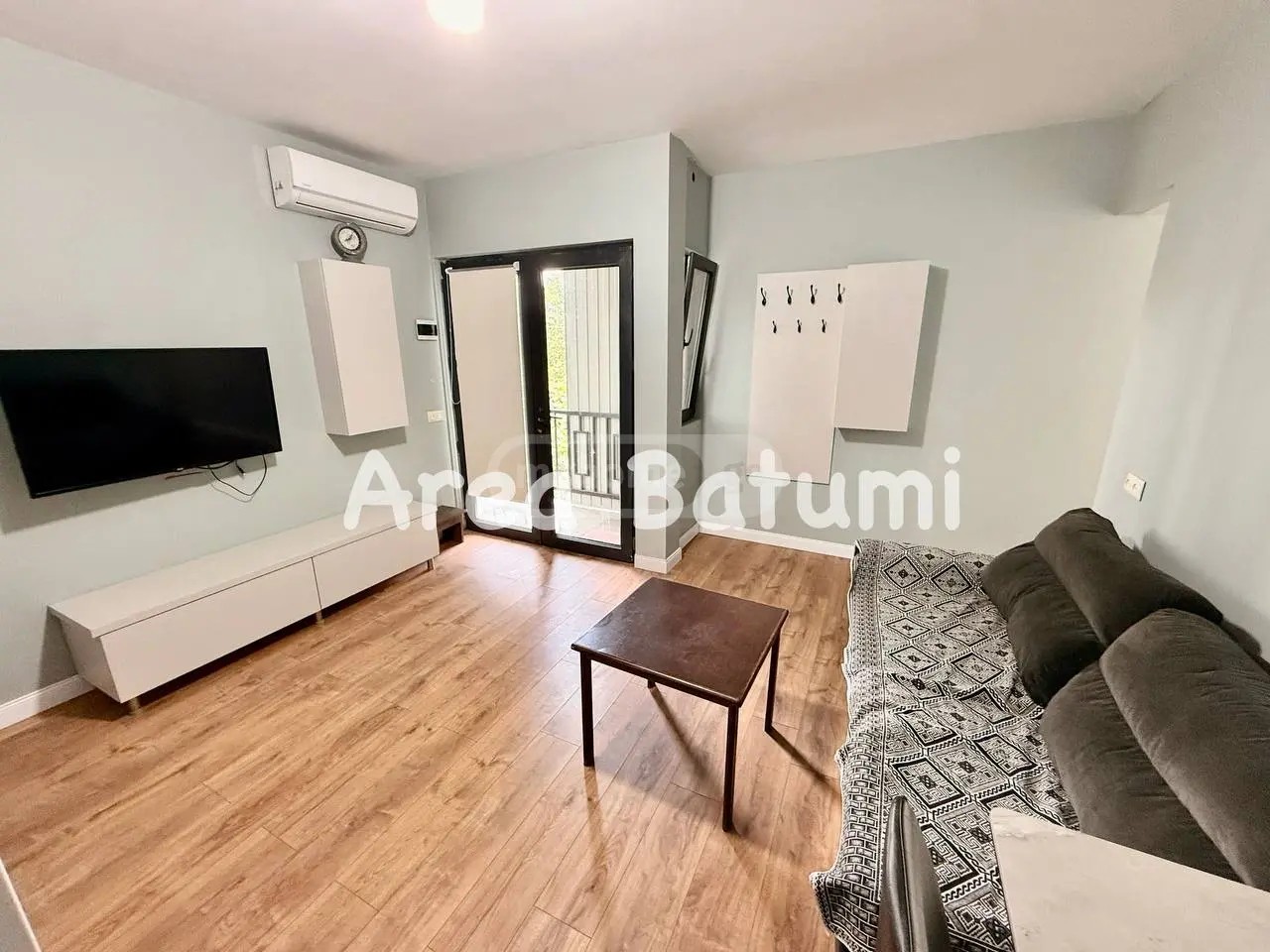 აეროპორტის გზატკეცილი 196 - 3 rooms