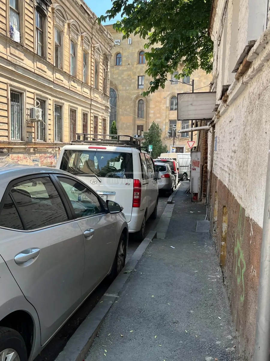 2 ვასილ ბარნოვის ქუჩა, თბილისი 0102, საქართველო - 2 rooms