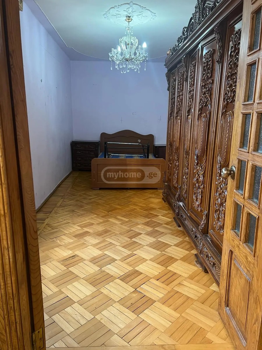 ჭავჭავაძის გამზ. 52 - 3 rooms