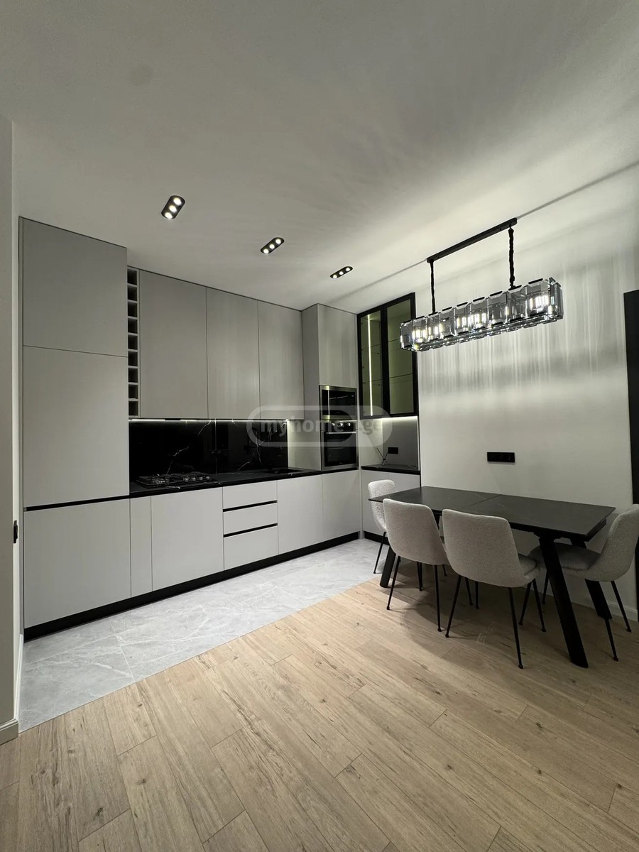 უნივერსიტეტის ქ. 46 - 3 rooms