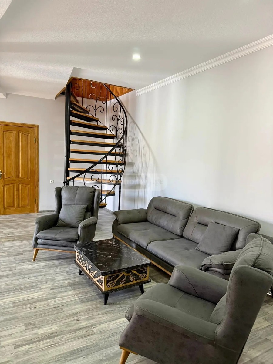 პეტრიწის ქ. 7ა - 4 rooms