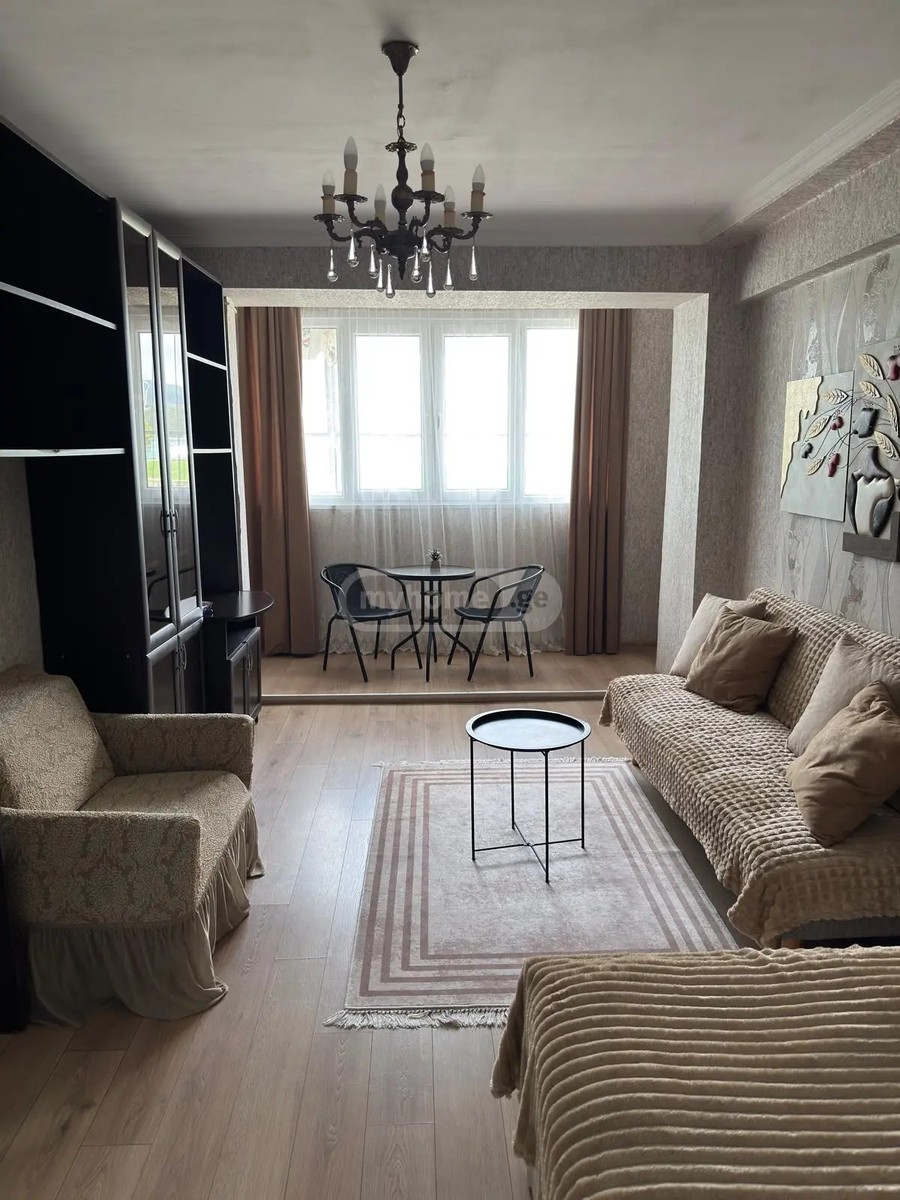 9 აპრილის ქ. 7 - 2 rooms