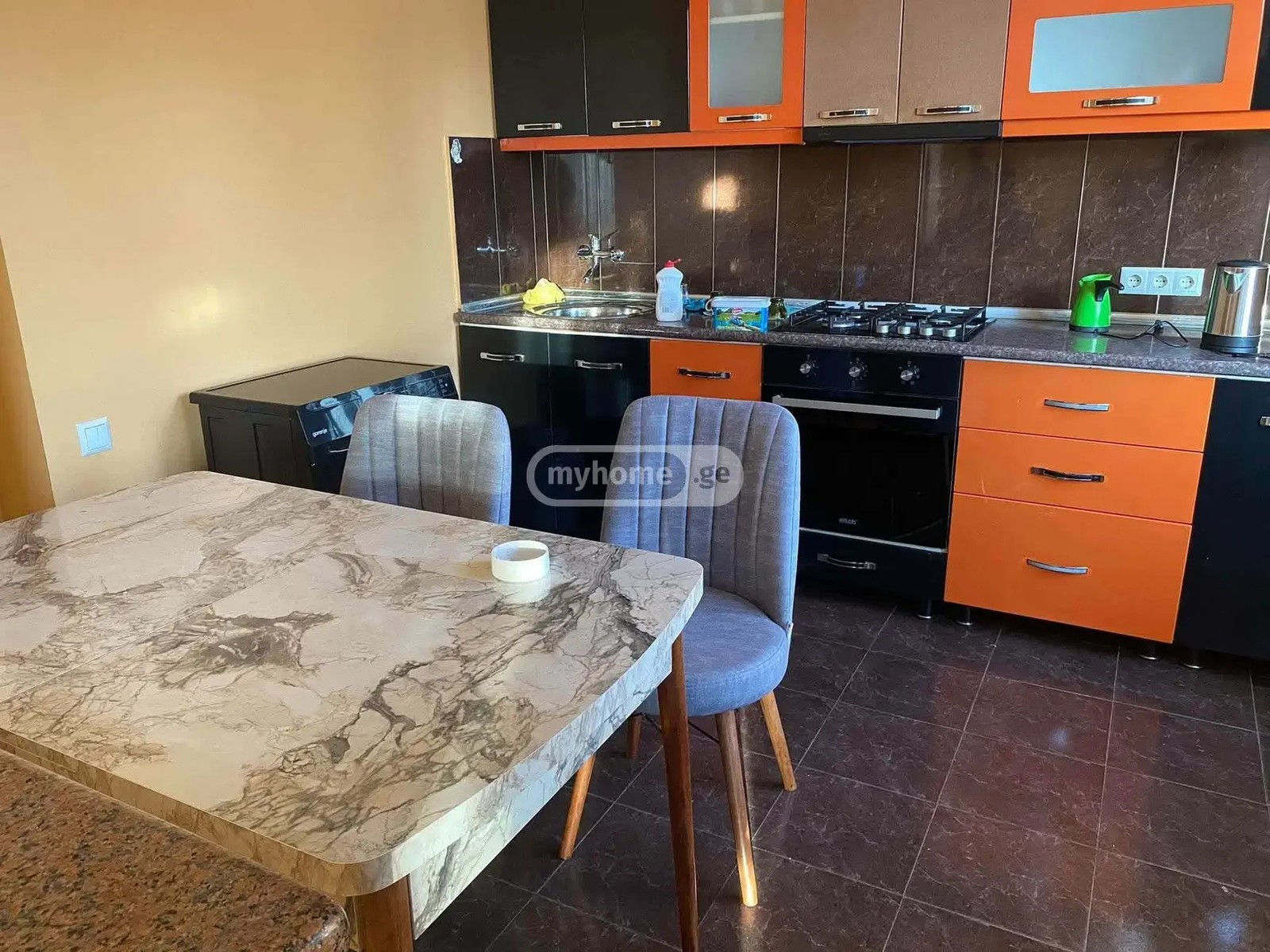 აღმაშენებლის ქ.  - 4 rooms