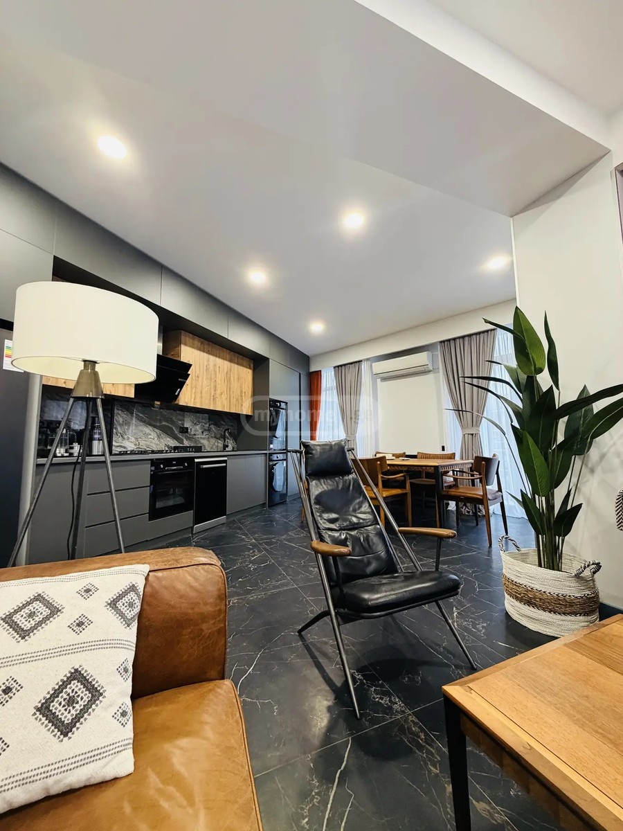 უნივერსიტეტის ქ. 24 - 4 rooms