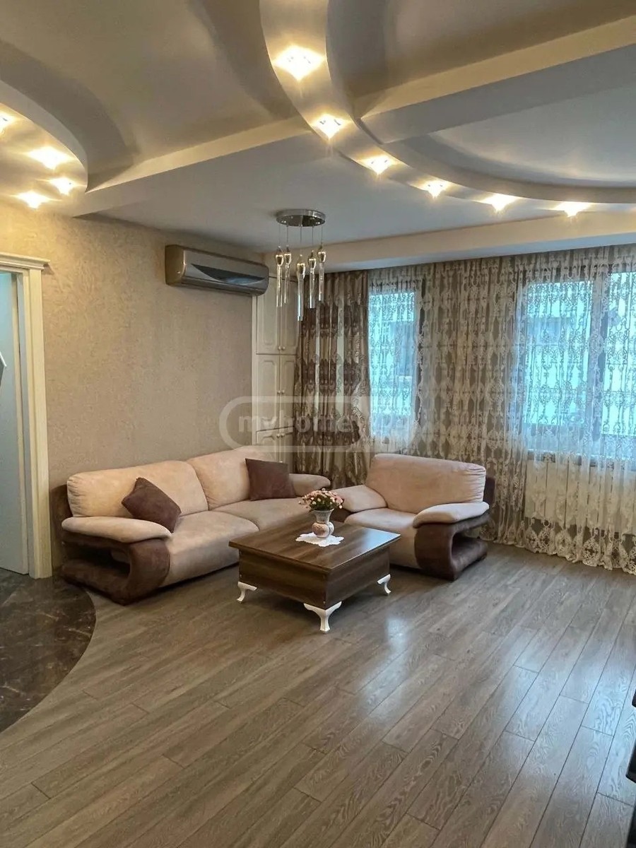 გრიბოედოვი ა. ქ. 5 - 3 rooms