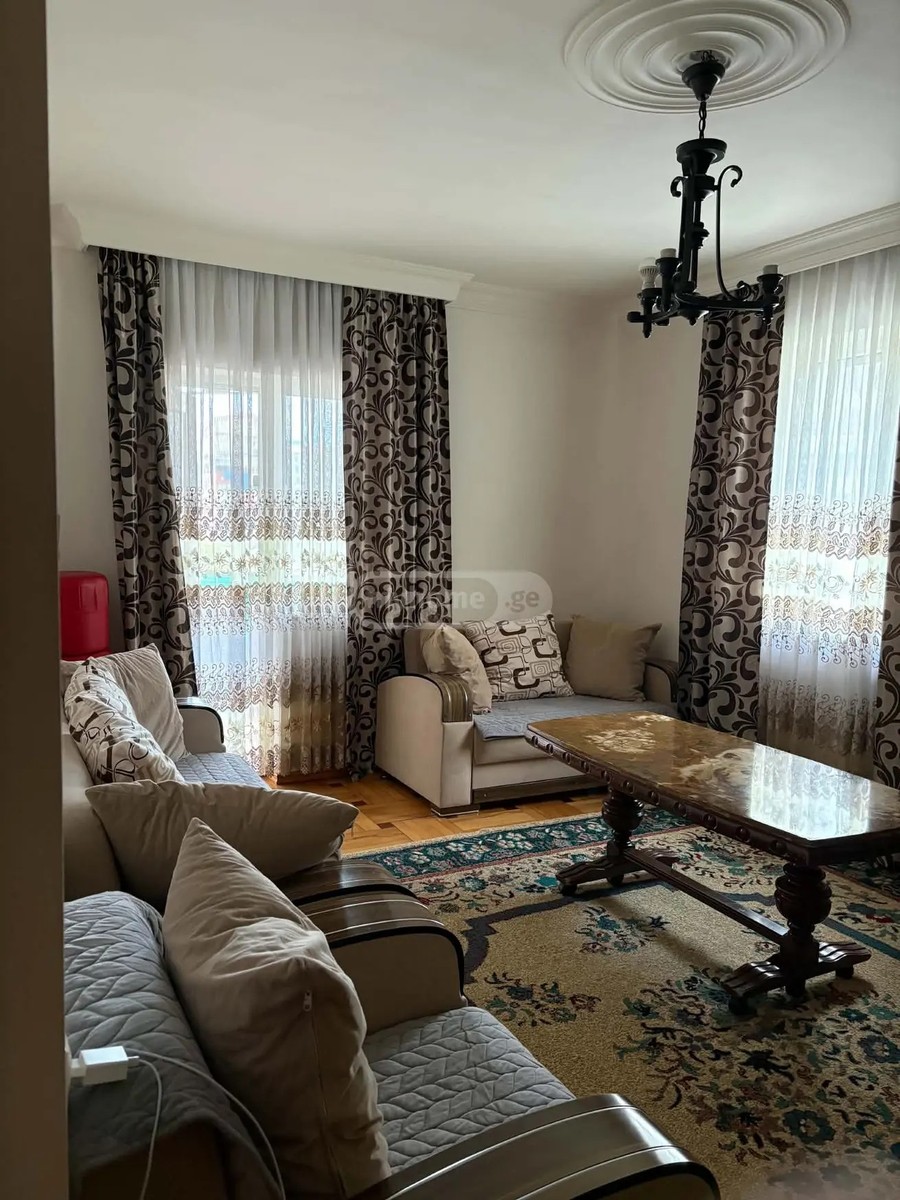 აბუსერიძე ტ. ქ. 38 - 4 rooms