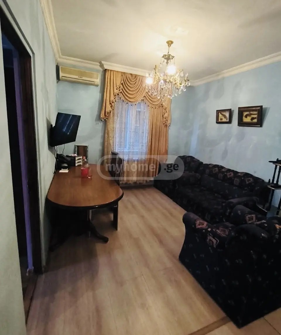აღმაშენებლის ქ. 38 - 4 rooms