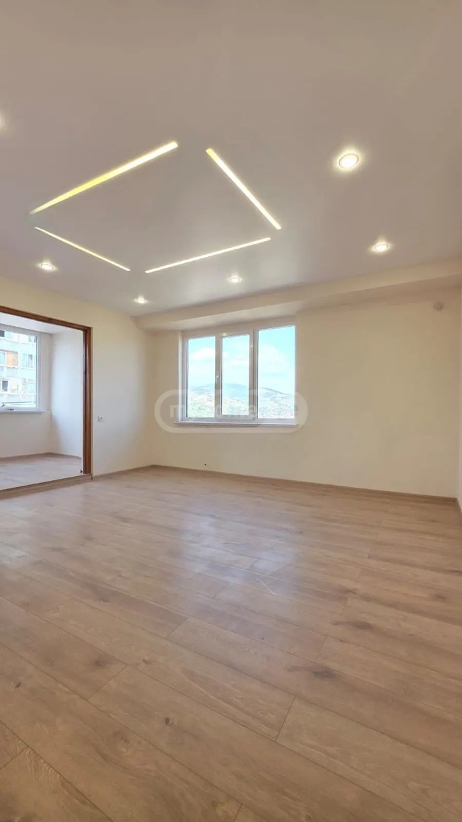ნუცუბიძის პლ. - IV მ/რ  - 3 rooms