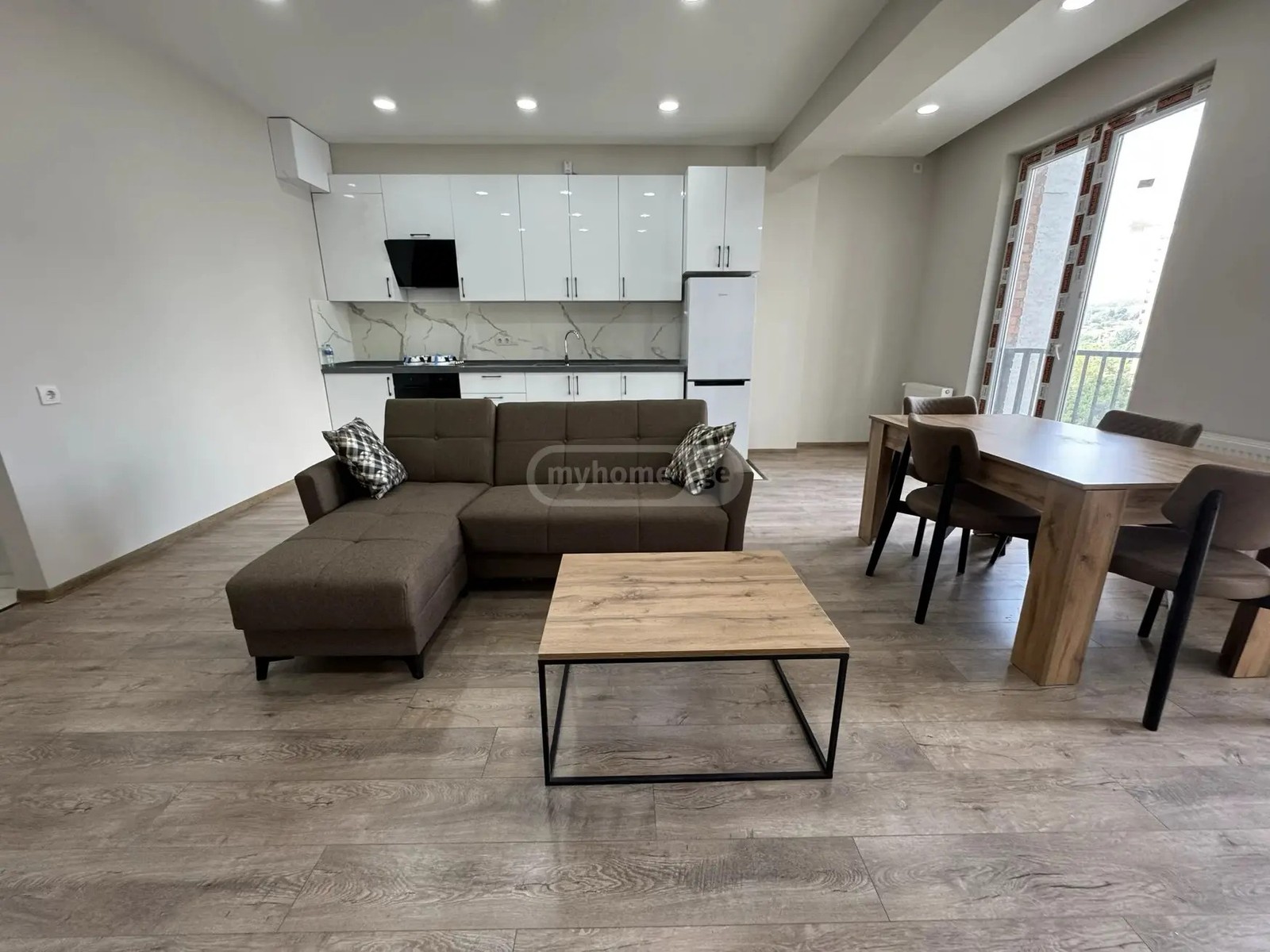ლაისტი ა. ქ. 1 - 3 rooms
