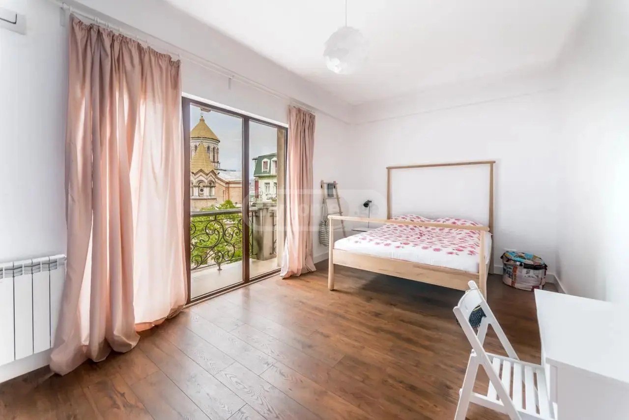 კ. გამსახურდიას ქუჩა 16 - 6 rooms