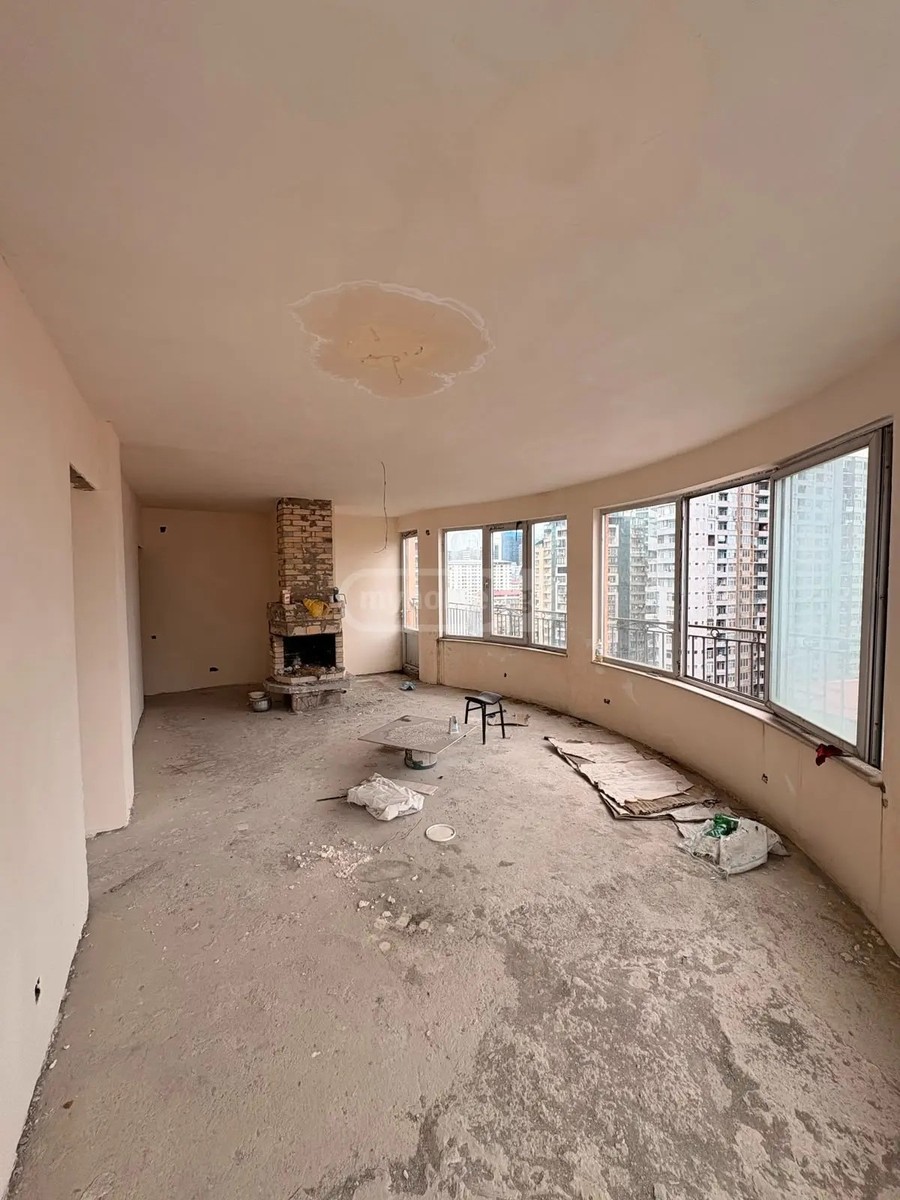 აბუსერიძე ტ. ქ. 42 - 4 rooms