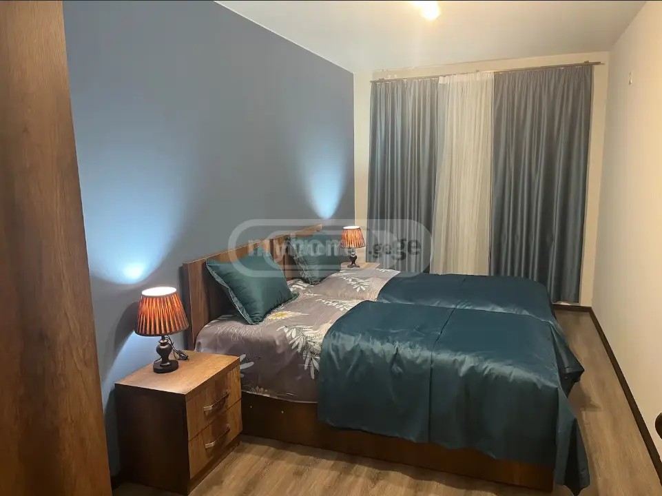 აღმაშენებლის გამზ.  - 3 rooms