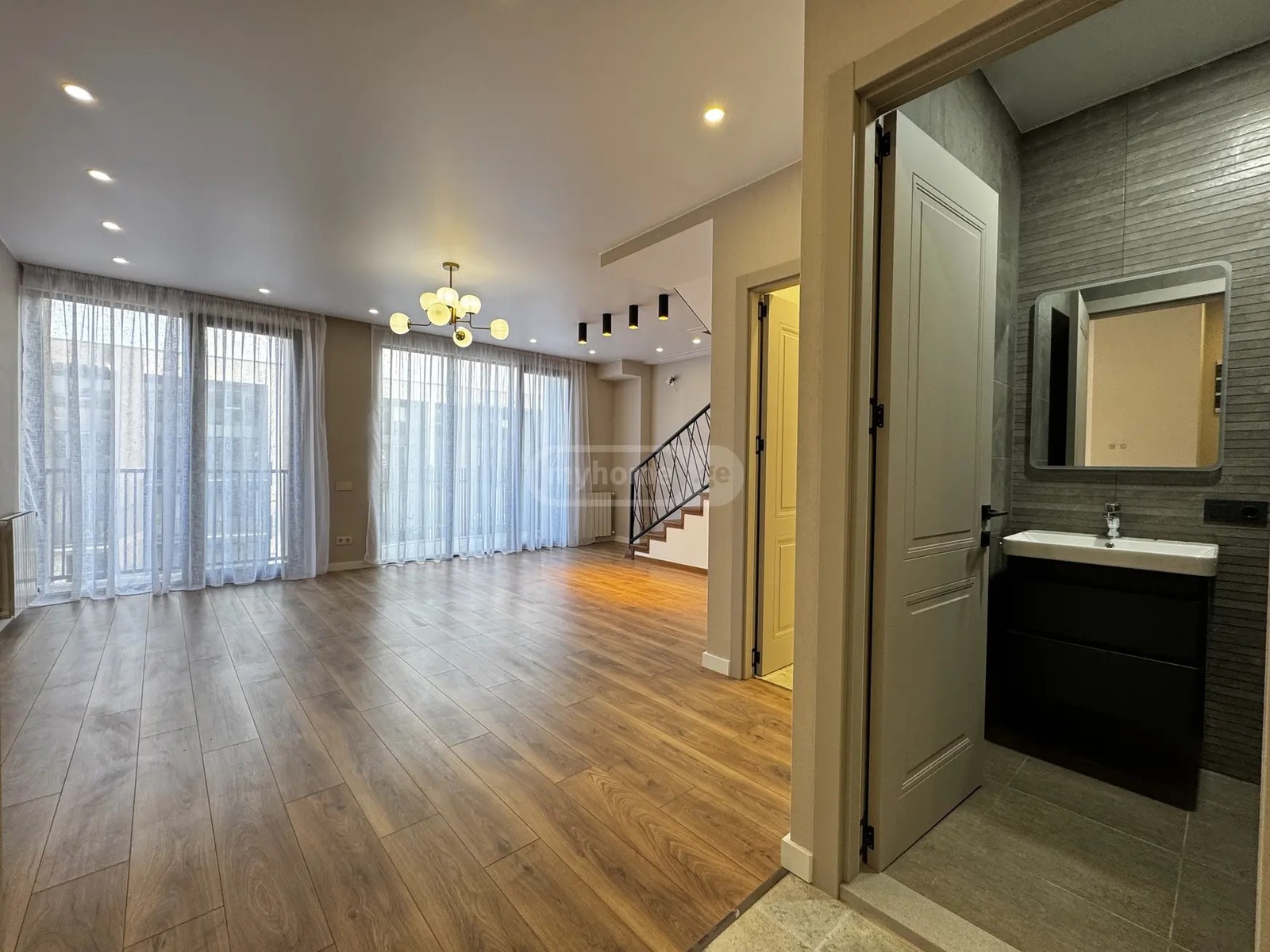 პეტრე იბერის ქ. 30 - 4 rooms