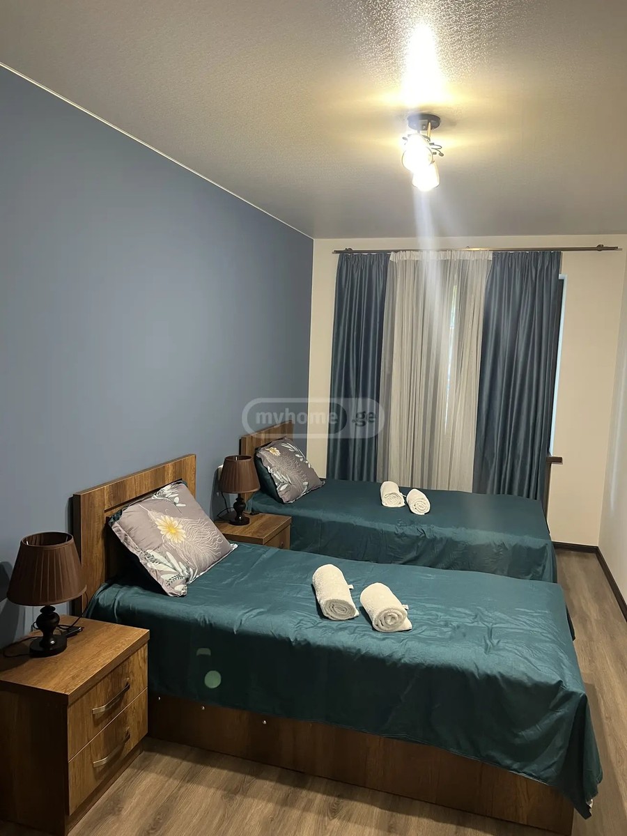 აღმაშენებლის გამზ.  - 3 rooms