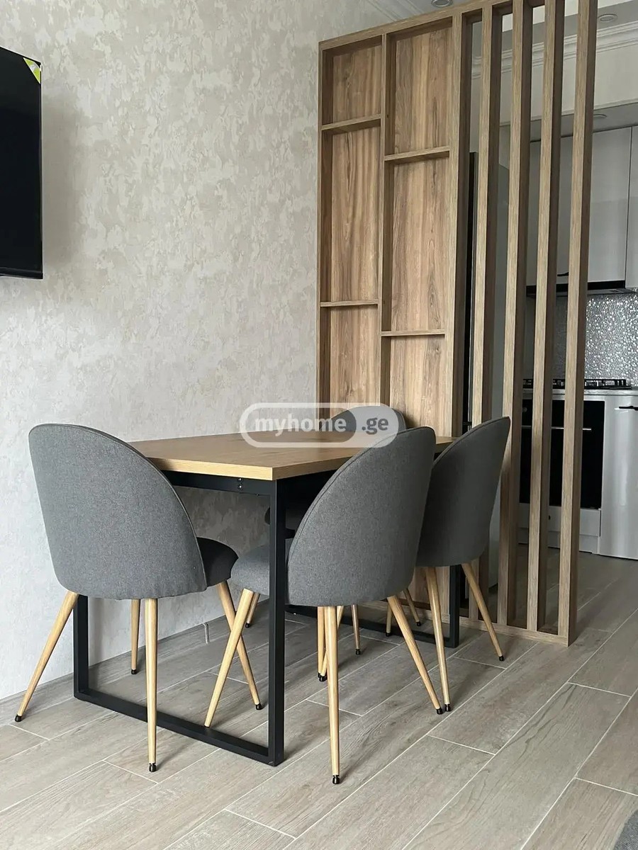 აღმაშენებლის გამზ.  - 3 rooms