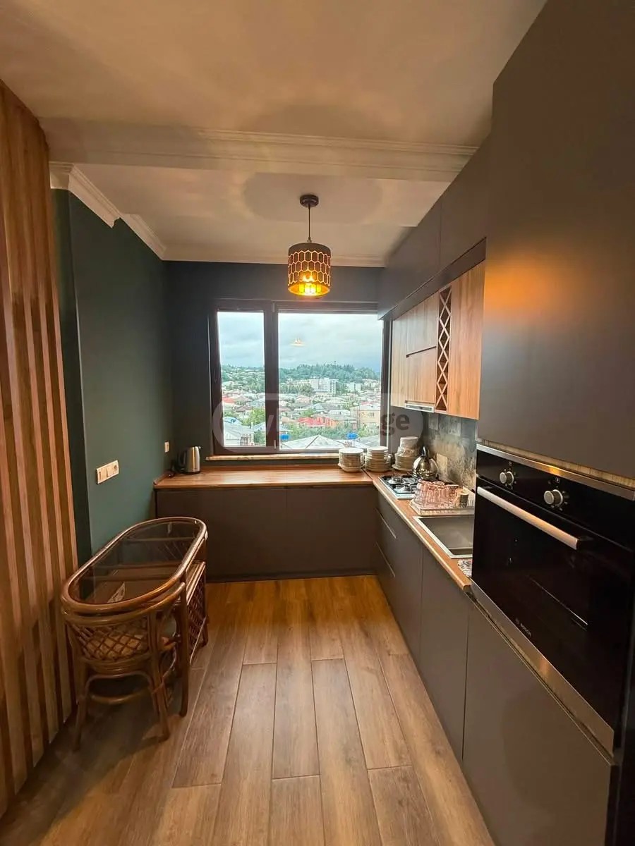 აღმაშენებლის გამზ.  - 3 rooms