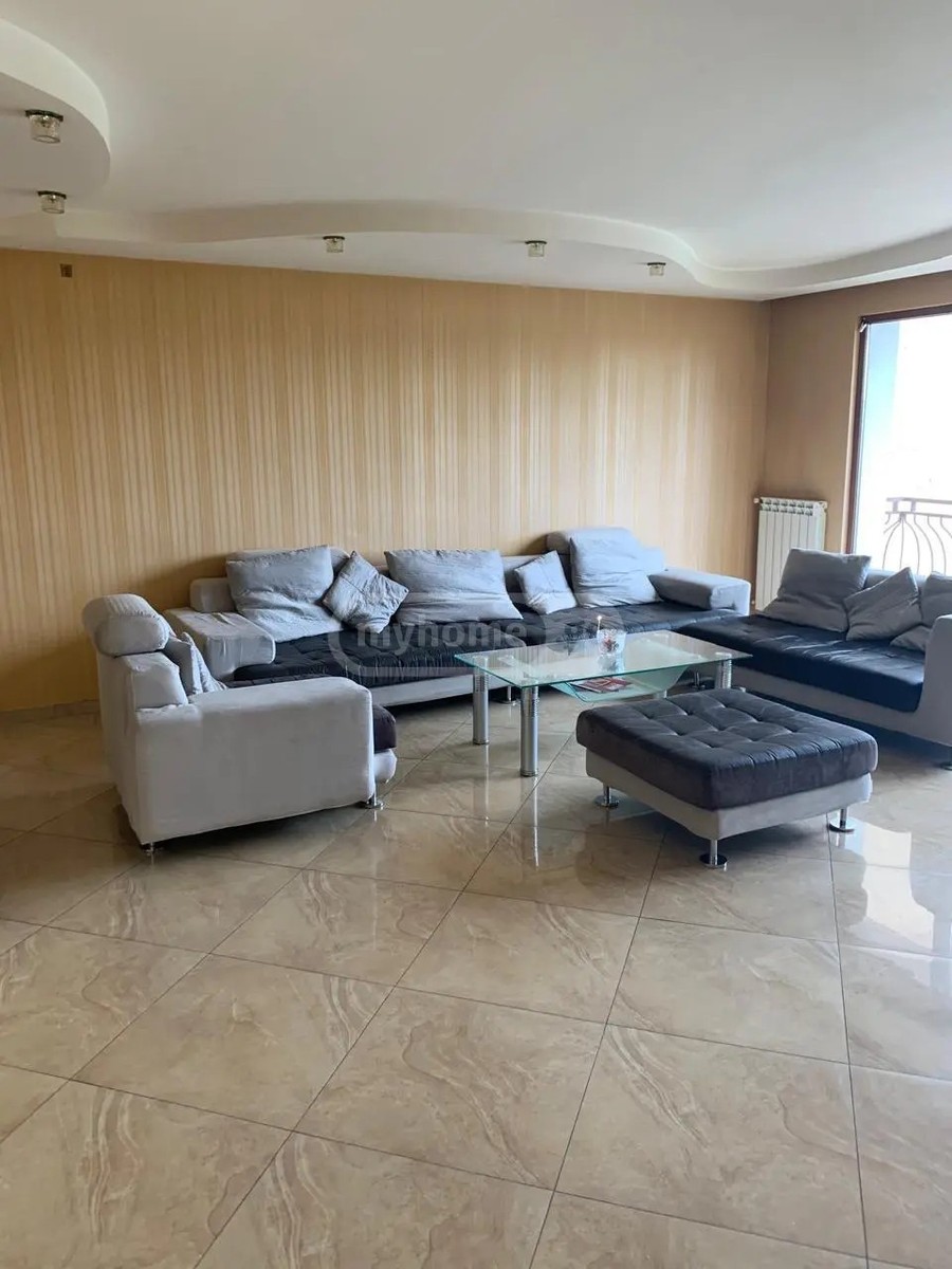 დემეტრე თავდადებულის ქუჩა 2 - 5 rooms